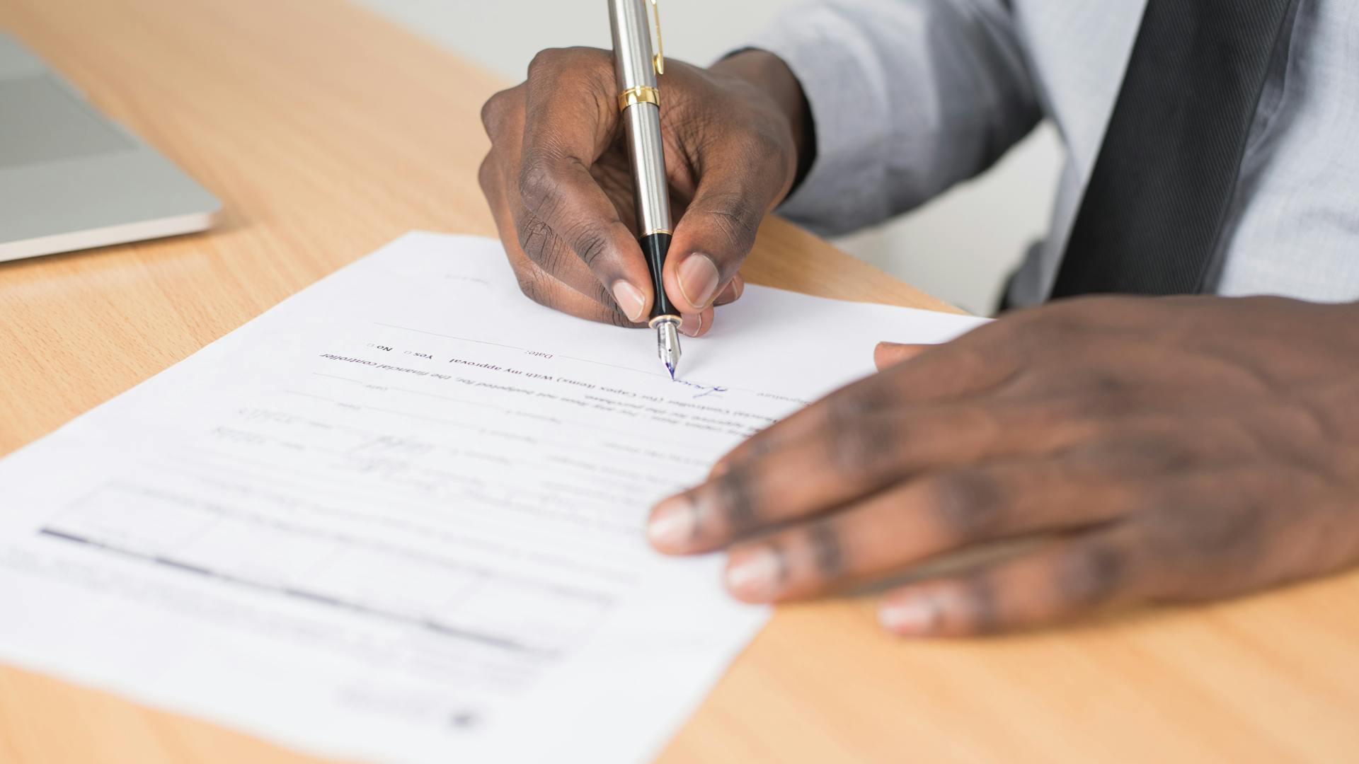 Déclaration de sinistre dans un acte de vente : obligations, sinistres à mentionner et risques en cas d’omission